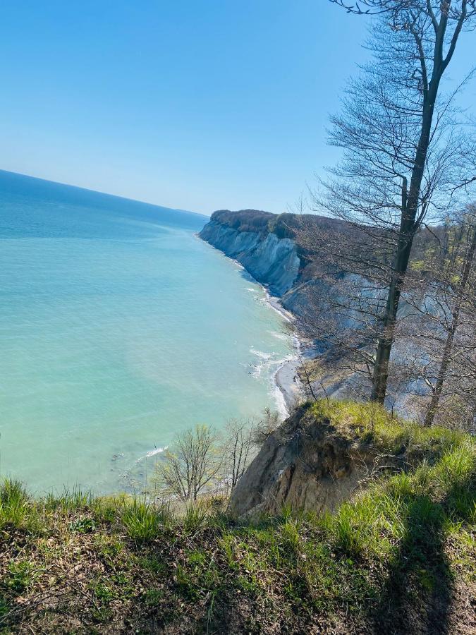 Pension & Ferienwohnungen Schneidereit Sassnitz Exteriör bild