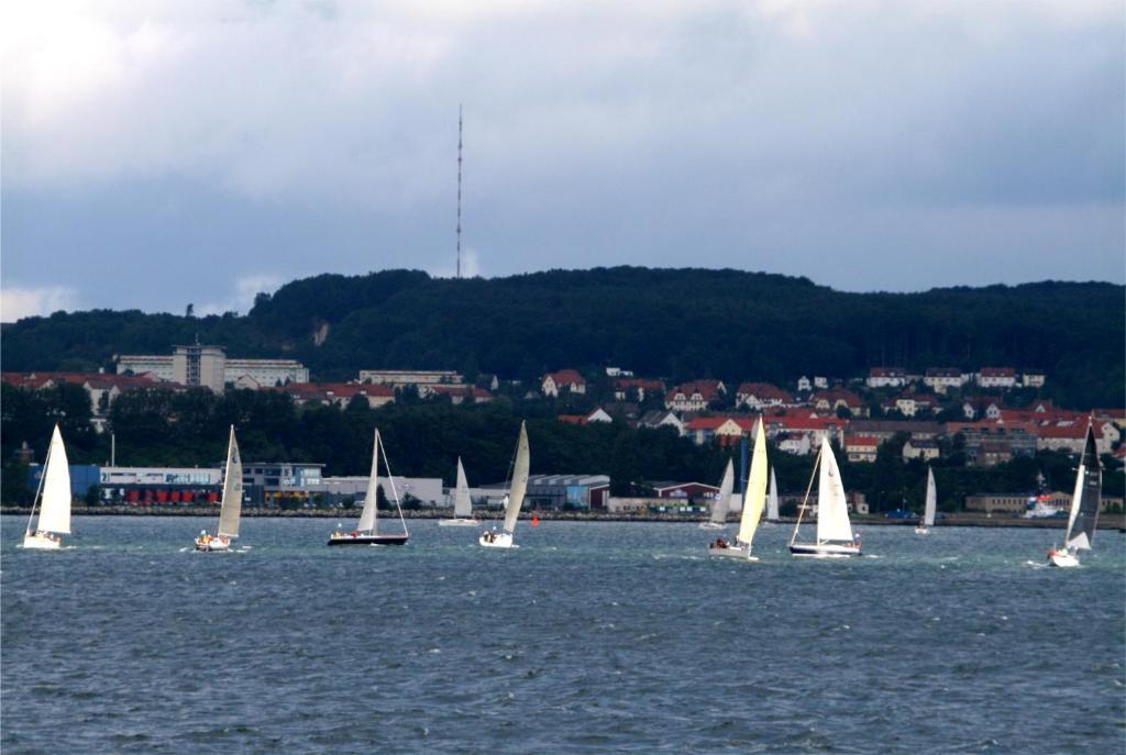 Pension & Ferienwohnungen Schneidereit Sassnitz Exteriör bild