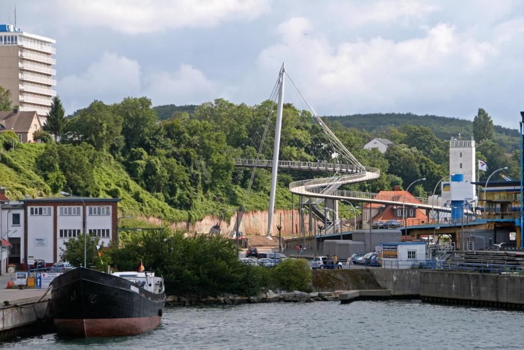 Pension & Ferienwohnungen Schneidereit Sassnitz Exteriör bild